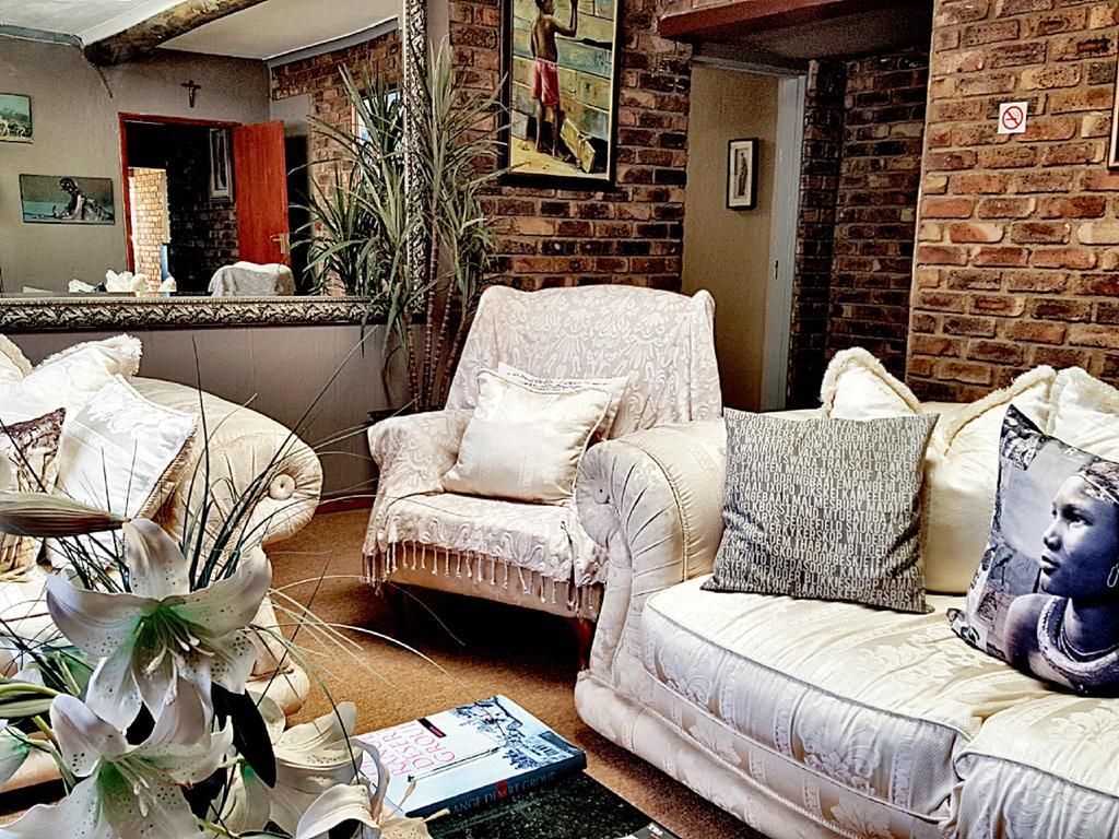 Midrand Guesthouse - Tasa Eksteriør billede